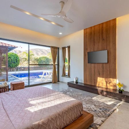 Stayvista'S Bella Dream - Mountain-View With Outdoor Pool, Lawn Featuring A Gazebo & Indoor Games Удайпур Екстериор снимка