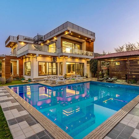 Stayvista'S Bella Dream - Mountain-View With Outdoor Pool, Lawn Featuring A Gazebo & Indoor Games Удайпур Екстериор снимка