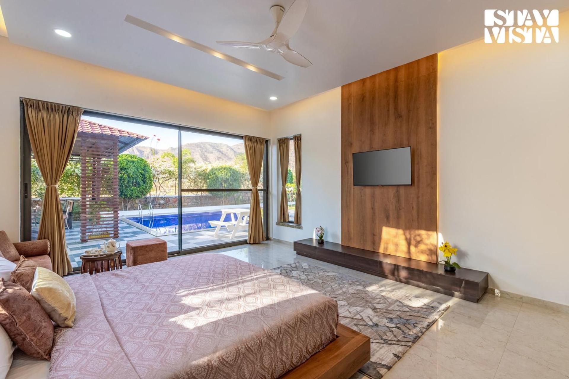 Stayvista'S Bella Dream - Mountain-View With Outdoor Pool, Lawn Featuring A Gazebo & Indoor Games Удайпур Екстериор снимка