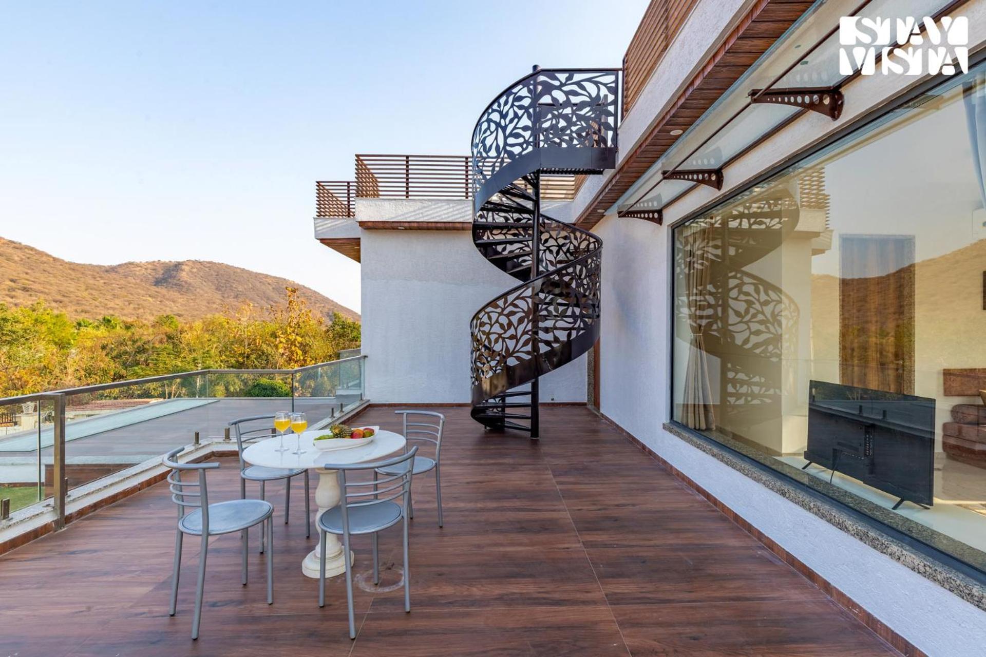 Stayvista'S Bella Dream - Mountain-View With Outdoor Pool, Lawn Featuring A Gazebo & Indoor Games Удайпур Екстериор снимка