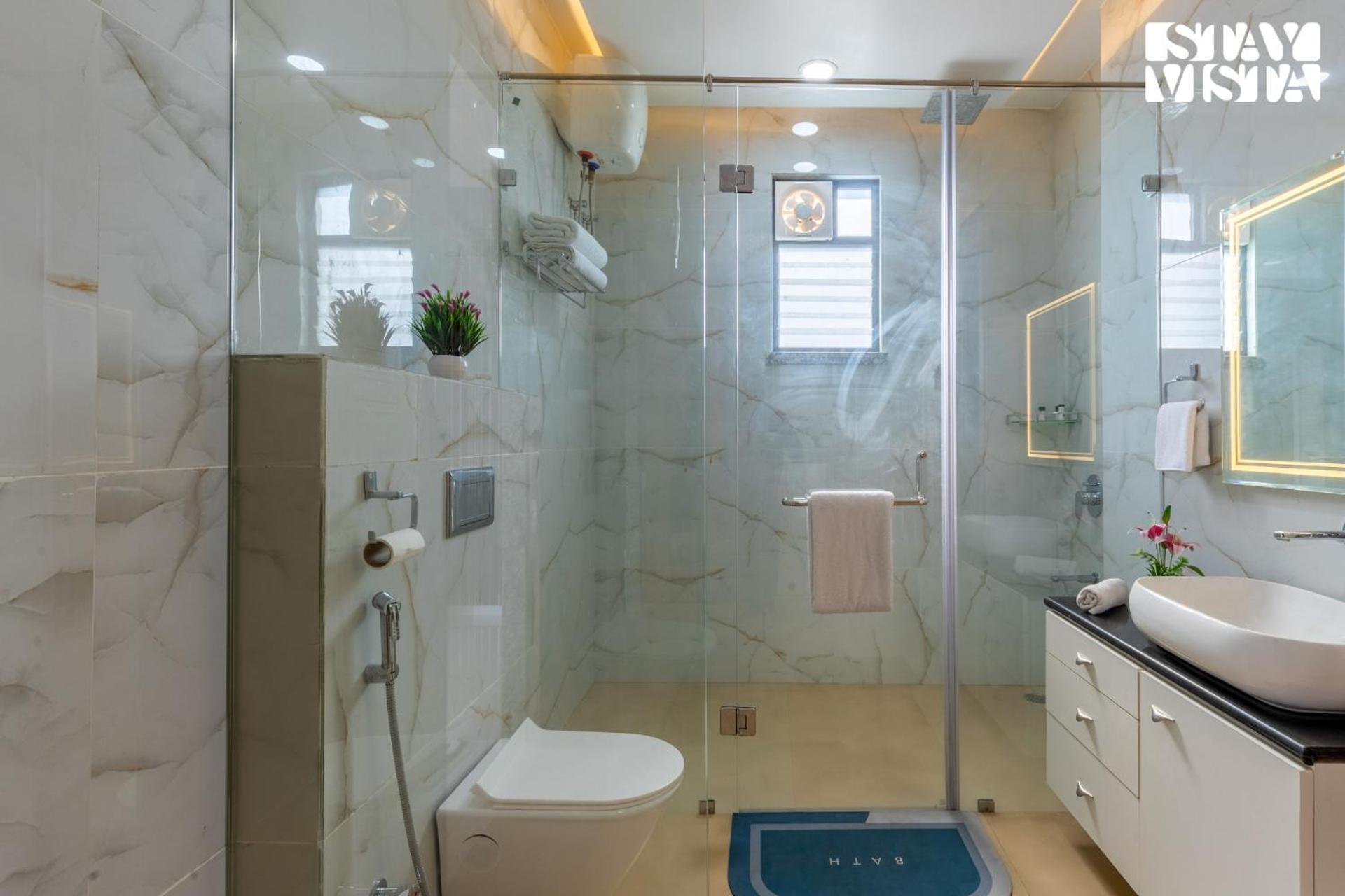 Stayvista'S Bella Dream - Mountain-View With Outdoor Pool, Lawn Featuring A Gazebo & Indoor Games Удайпур Екстериор снимка