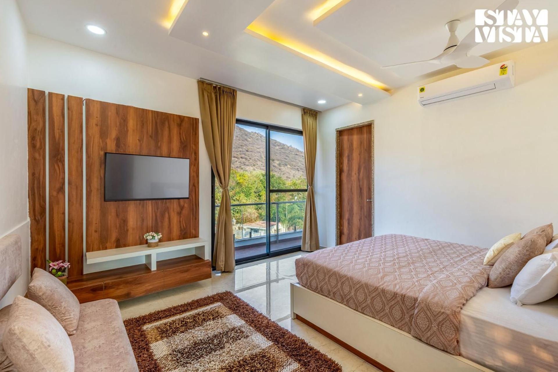 Stayvista'S Bella Dream - Mountain-View With Outdoor Pool, Lawn Featuring A Gazebo & Indoor Games Удайпур Екстериор снимка