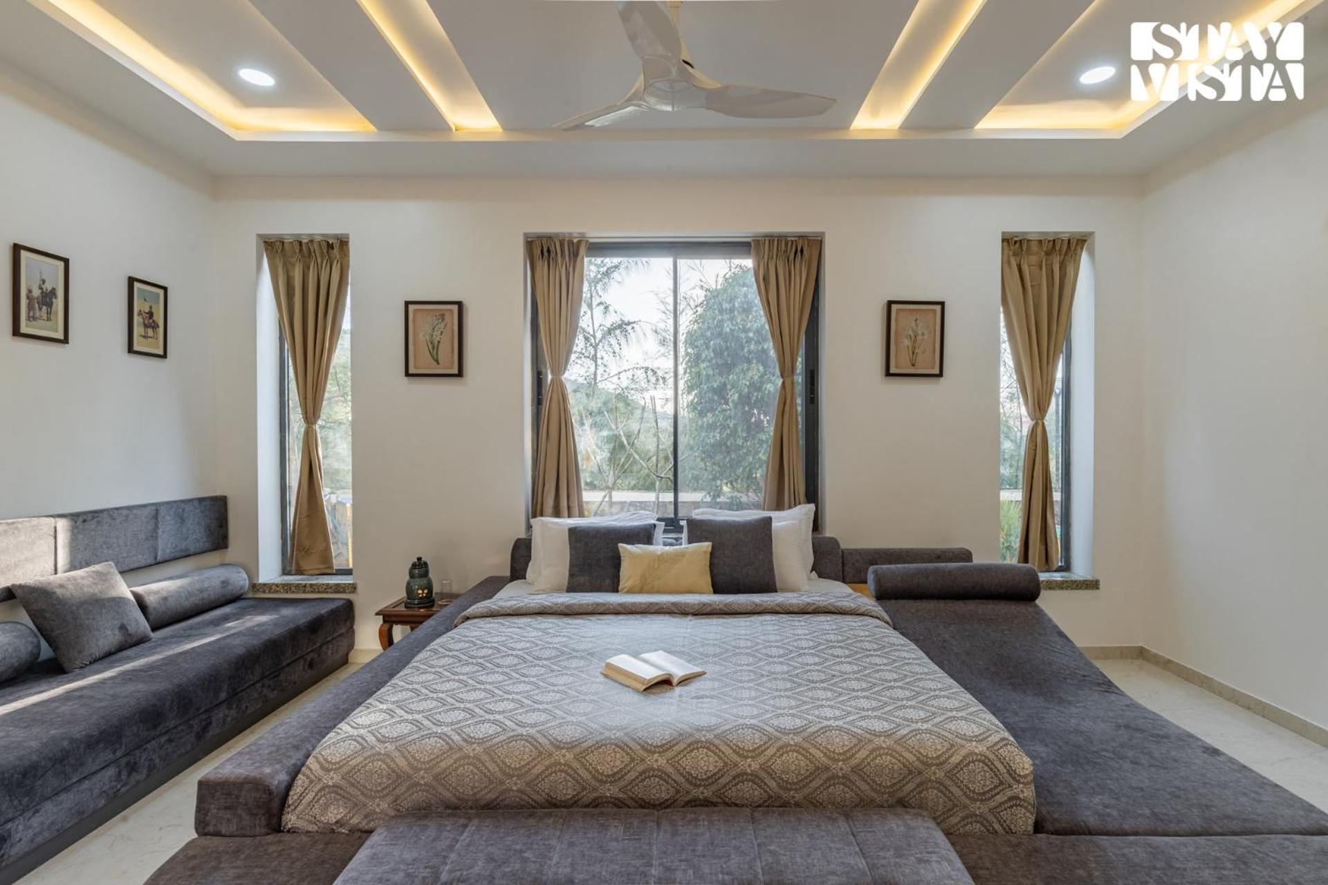 Stayvista'S Bella Dream - Mountain-View With Outdoor Pool, Lawn Featuring A Gazebo & Indoor Games Удайпур Екстериор снимка