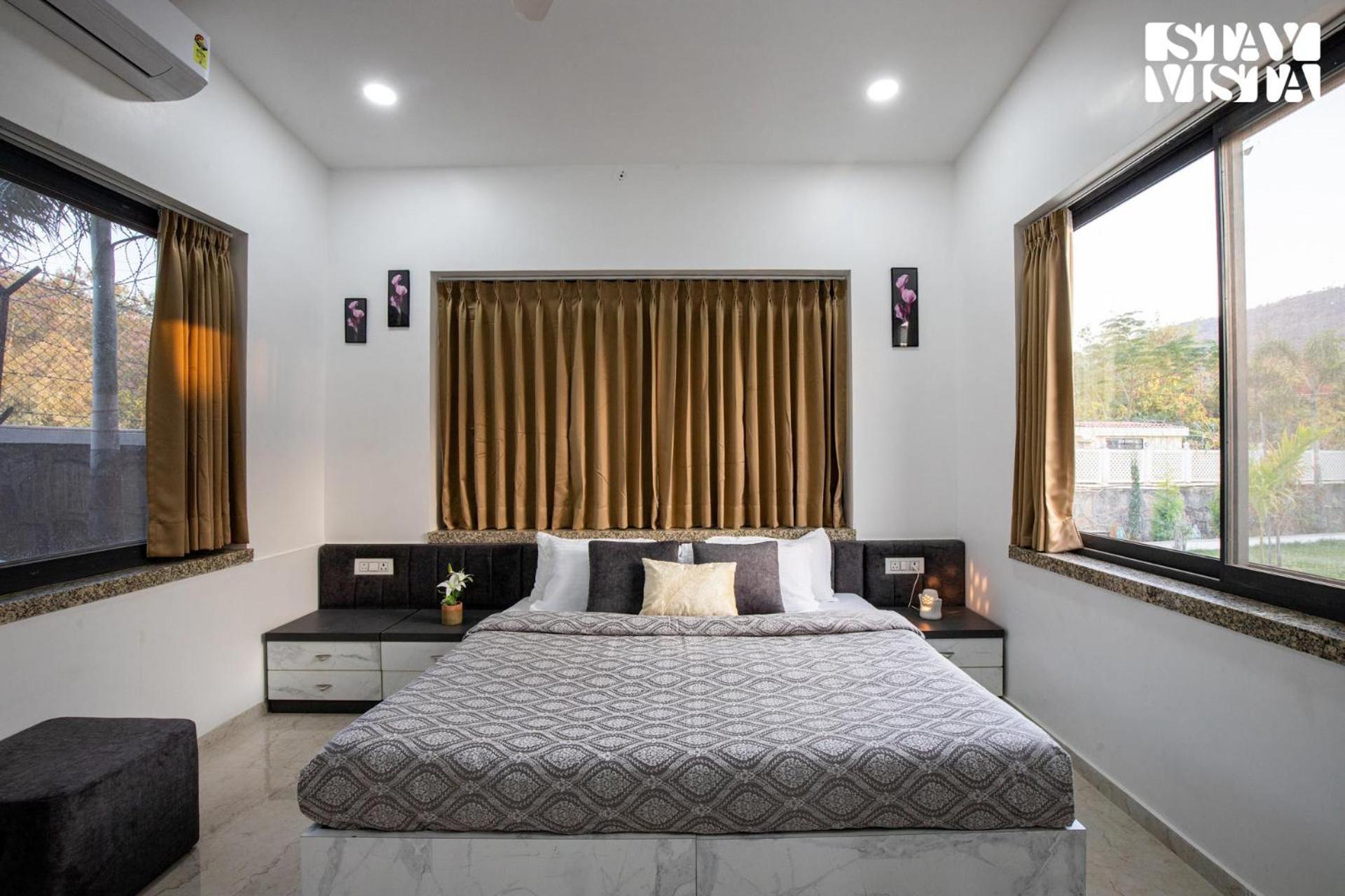 Stayvista'S Bella Dream - Mountain-View With Outdoor Pool, Lawn Featuring A Gazebo & Indoor Games Удайпур Екстериор снимка