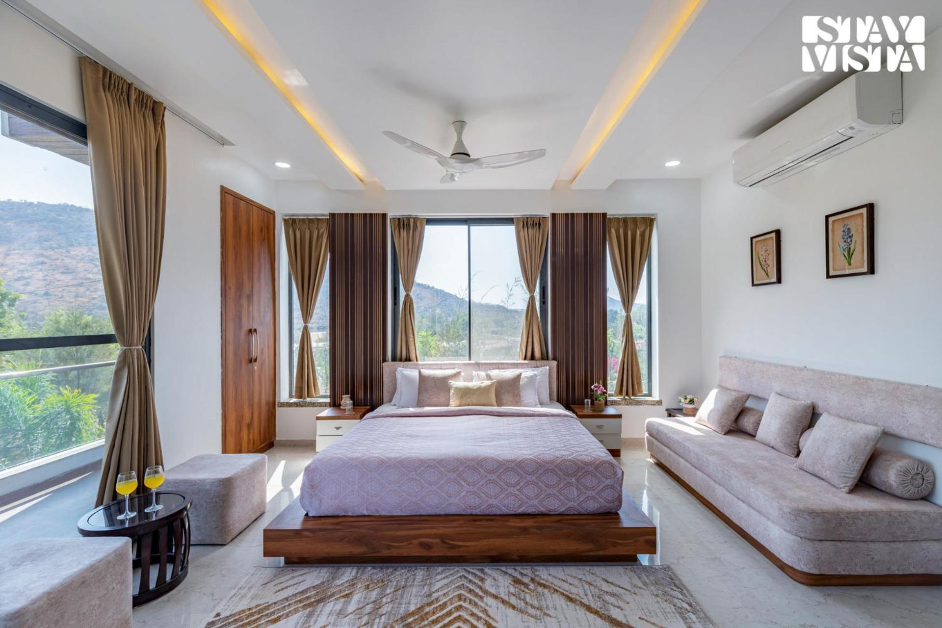 Stayvista'S Bella Dream - Mountain-View With Outdoor Pool, Lawn Featuring A Gazebo & Indoor Games Удайпур Екстериор снимка