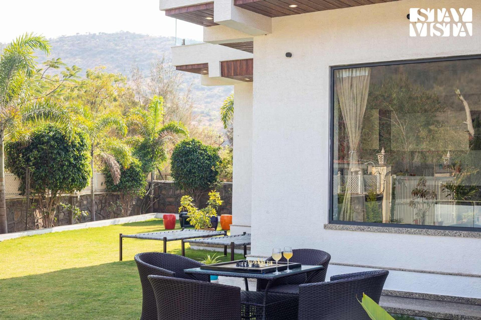 Stayvista'S Bella Dream - Mountain-View With Outdoor Pool, Lawn Featuring A Gazebo & Indoor Games Удайпур Екстериор снимка