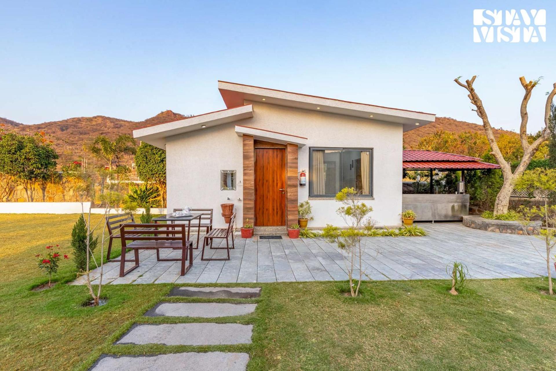 Stayvista'S Bella Dream - Mountain-View With Outdoor Pool, Lawn Featuring A Gazebo & Indoor Games Удайпур Екстериор снимка